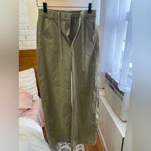 Uniqlo Wide Leg Utility Pant